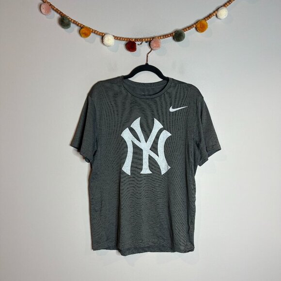 Nike Dri-Fit New York Yankees tee - Picture 1 of 4